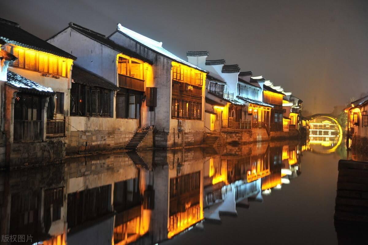许俊松看望慰问经开、花溪全国文明家庭和全国道德模范等先进代表